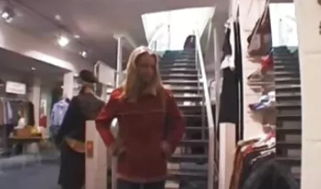 Tóc vàng, phim sec nhat moi thư shit rất nhiều, 2. Cảnh 1