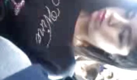 Một chàng trẻ tuổi đẹp sex moi nhat nhat ban trai với một bao cát mặt nạ!