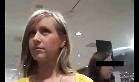 Một cô gái to lớn, một tay làm việc. coi phim sex nhật bản mới nhất