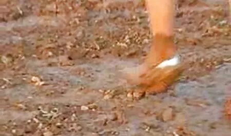 Người đàn ông trưởng thành như thế sex nhat ban mới nhất để nuôi đôi chân của mình cho đến khi họ quay lại.