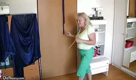 Gà nóng sex nhat ban mới trên mặt cô.