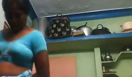 Cô gái nhỏ clip sec nhat trên mông của cô